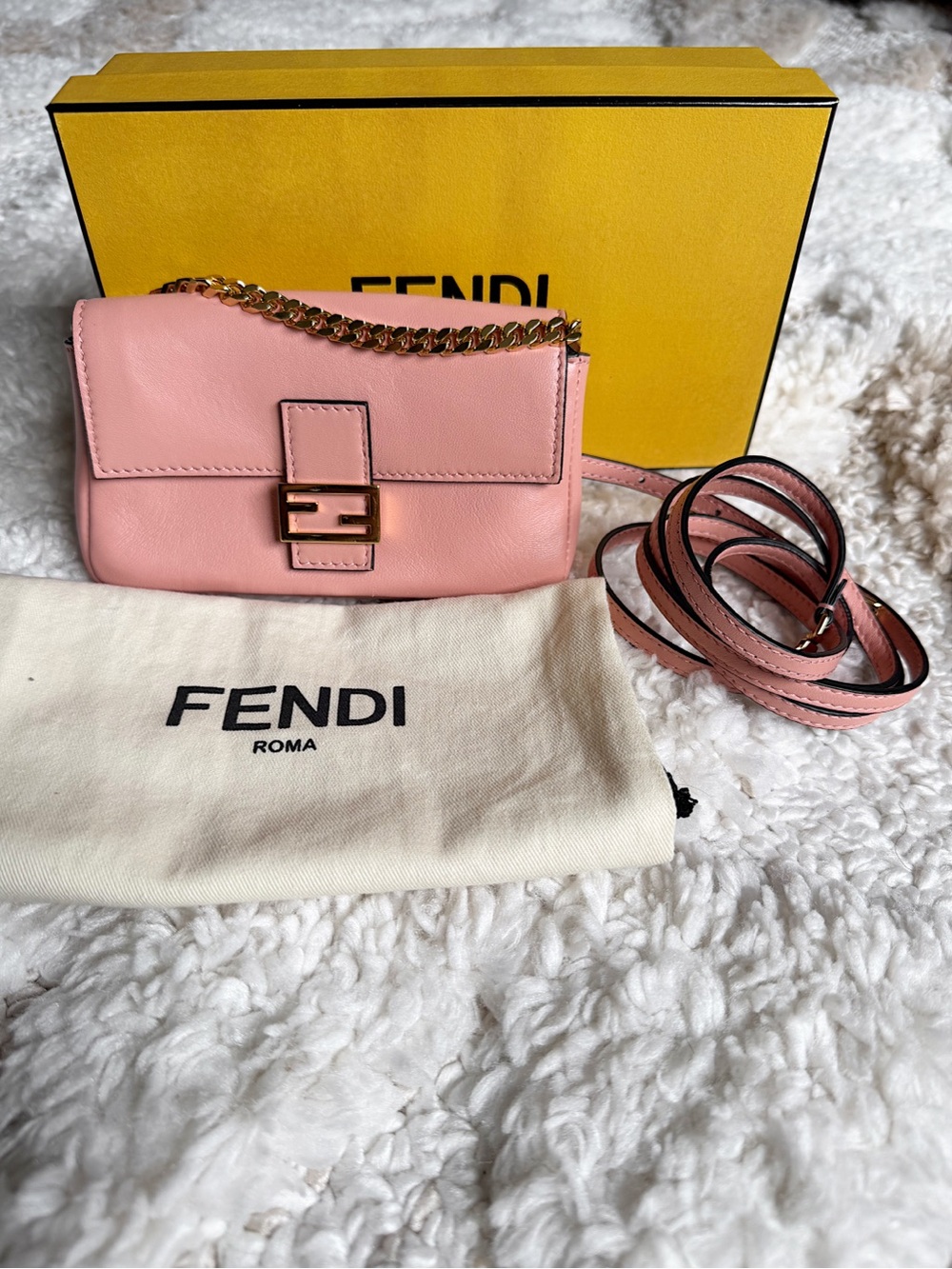 FENDI mini baguette FF pink leather logo crossbody bag with chain + box
